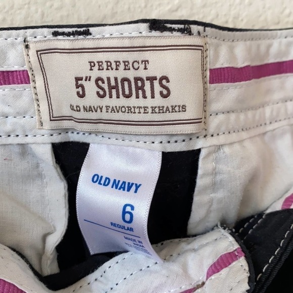 Old Navy Black 5” Perfect Chino Khaki Shorts size 6 - Picture 3 of 4